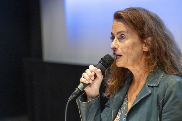 Moderatorin Julia von Miller (© Pavel Broz)