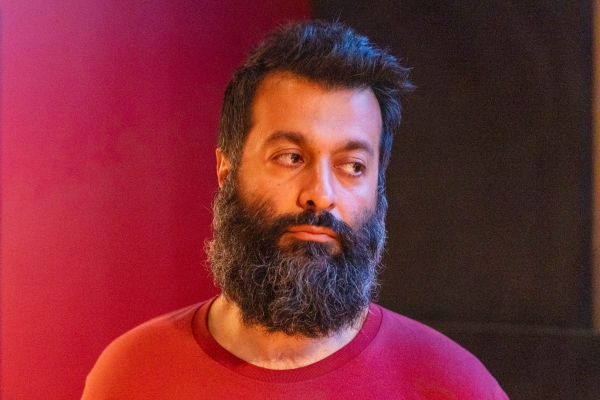 Drehbuchautor und dramaturgischer Berater Sina Ataeian (© Jörg Reuther)