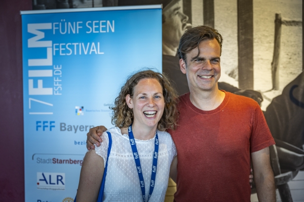 Moderatorin Eva Bauriedl und Regisseur Sebastian Saam (© Pavel Broz)