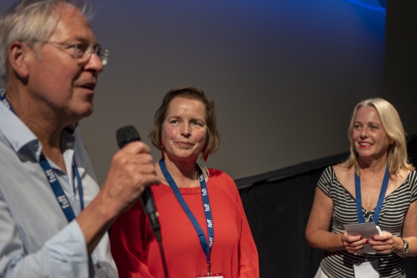 Produzent Ralph Gladitz, Regisseurin Sabine Petz, Moderatorin Eleonore Daniel (© Pavel Broz)