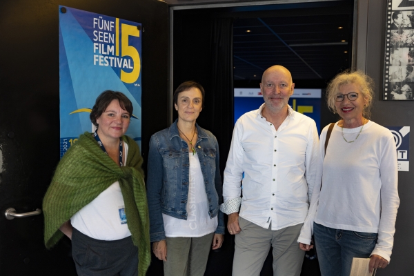 Moderatorin Anja Schmid, Regisseurin Lisa Eder, Alex & Anne Eichberger (unserklima.jetzt) (© Jörg Reuther)